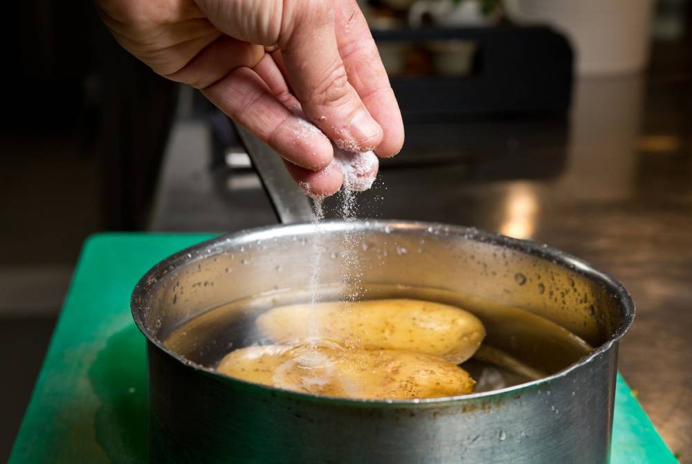 Почему картофель чернеет после варки и как этого избежать - ogorod.ru