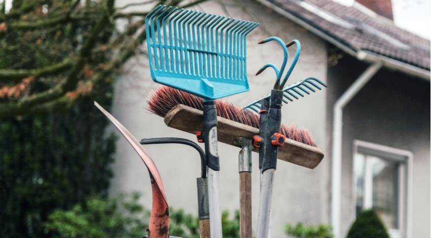 Как быстро почистить ржавые садовые инструменты