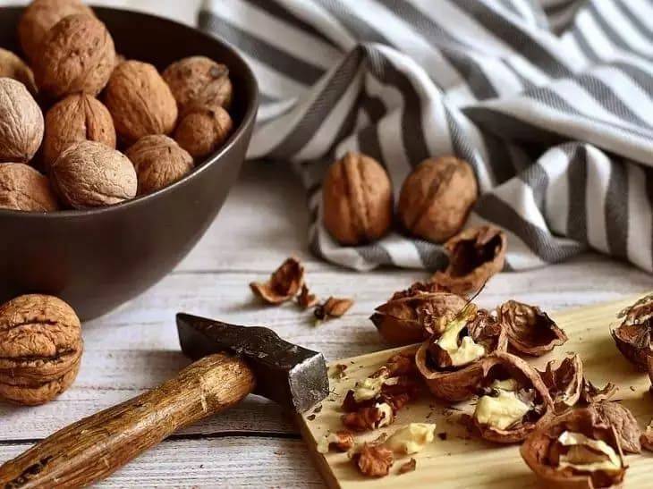 Почему взрослый грецкий орех не плодоносит и что с этим делать