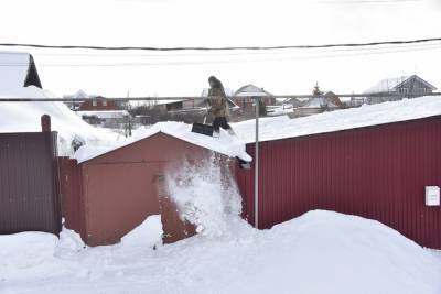 Февраль – самое время сбрасывать снег с крыши - oblgazeta.ru