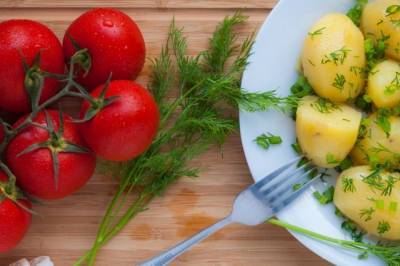 Как вырастить томат и картошку на одном кусте? - aif.ru
