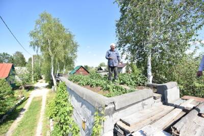 Пенсионер вырастил на крыше гаража ранний урожай картофеля - oblgazeta.ru - г. Виноград - Екатеринбург