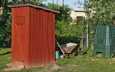 5 проверенных способов, как избавиться от запаха в дачном туалете - ogorod.ru