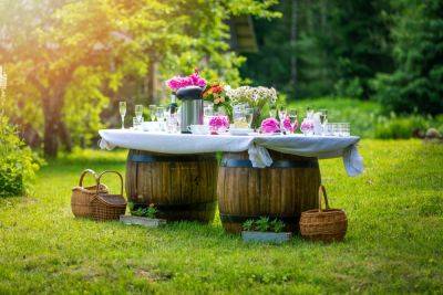 5 простых садовых столиков, которые можно сделать своими руками - ogorod.ru